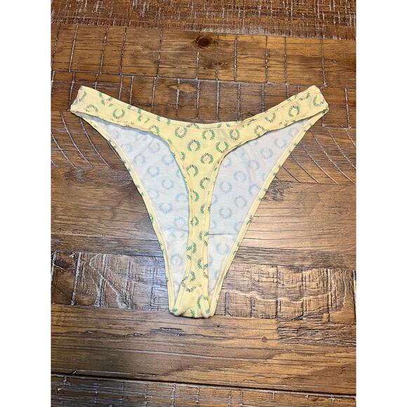 NWT Victoria’s Secret PINK Thong Panty Novelty Wreath Print Size XXL Spring - Picture 3 of 4